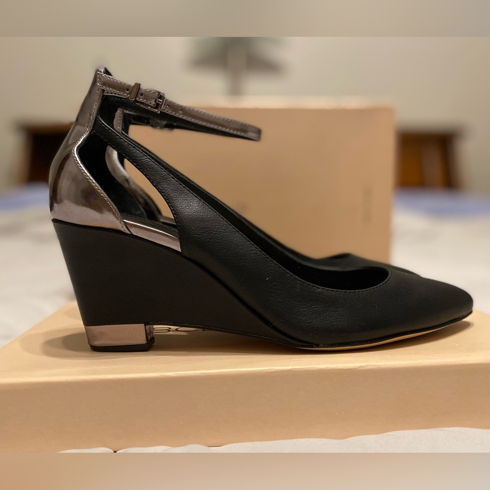 BCBGeneration Bleeker black/pewter, size 9. Only worn twice! In great condition!